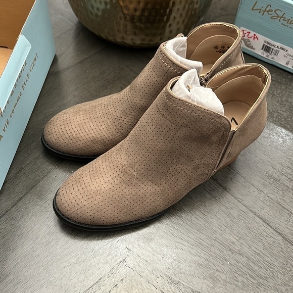 LifeStride Women's Blake Block Heel Ankle Boot - Picture 8 of 12